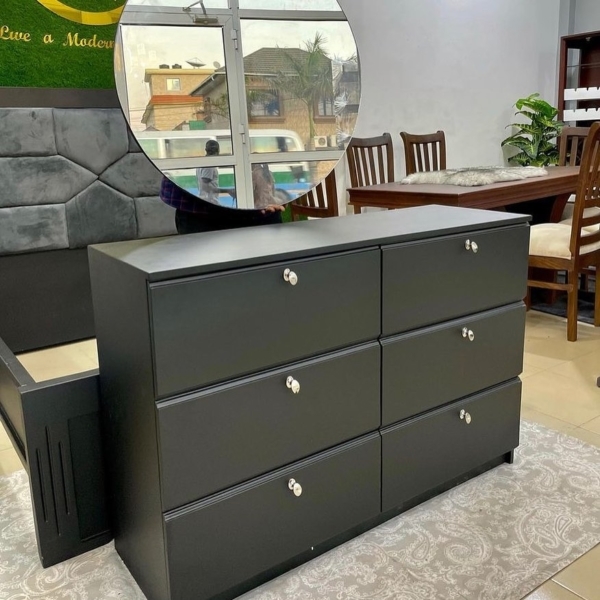 Chest of drawers