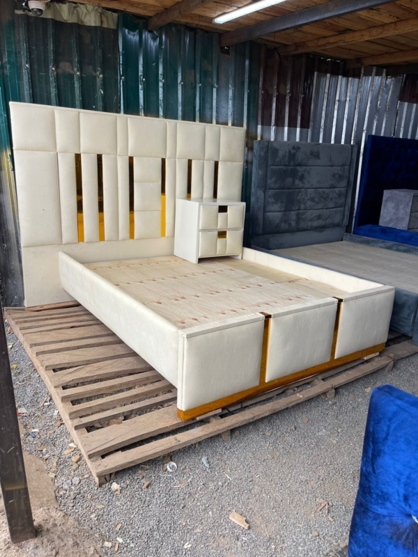 5x6 Modern Luxury Bed with Bedside table