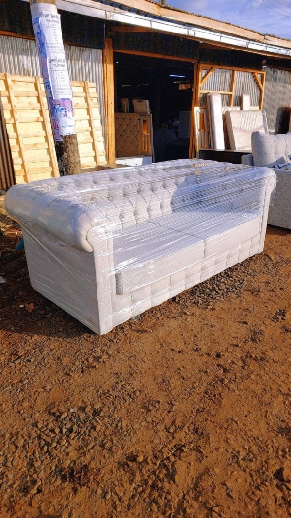 3 seaters modern fabric chesterfield sofa/couch - Elegant Design