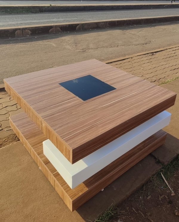 Modern wooden coffee table masterpiece - Elegant Design