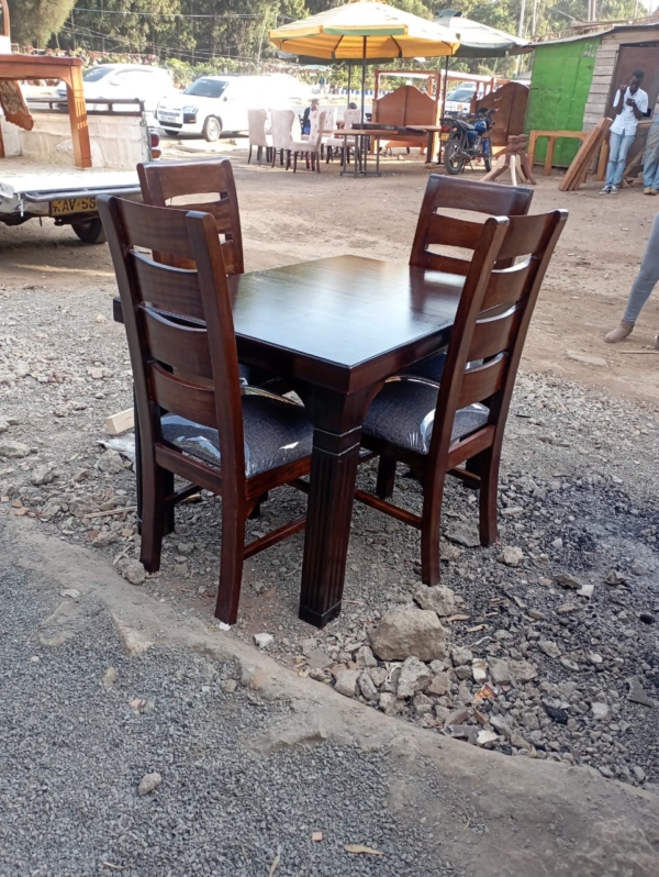 4 Seaters Dining table set (3)