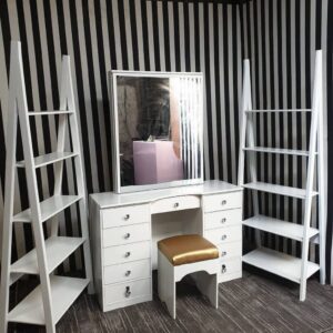 Vanity Dressing Mirror table with Driftwood.
