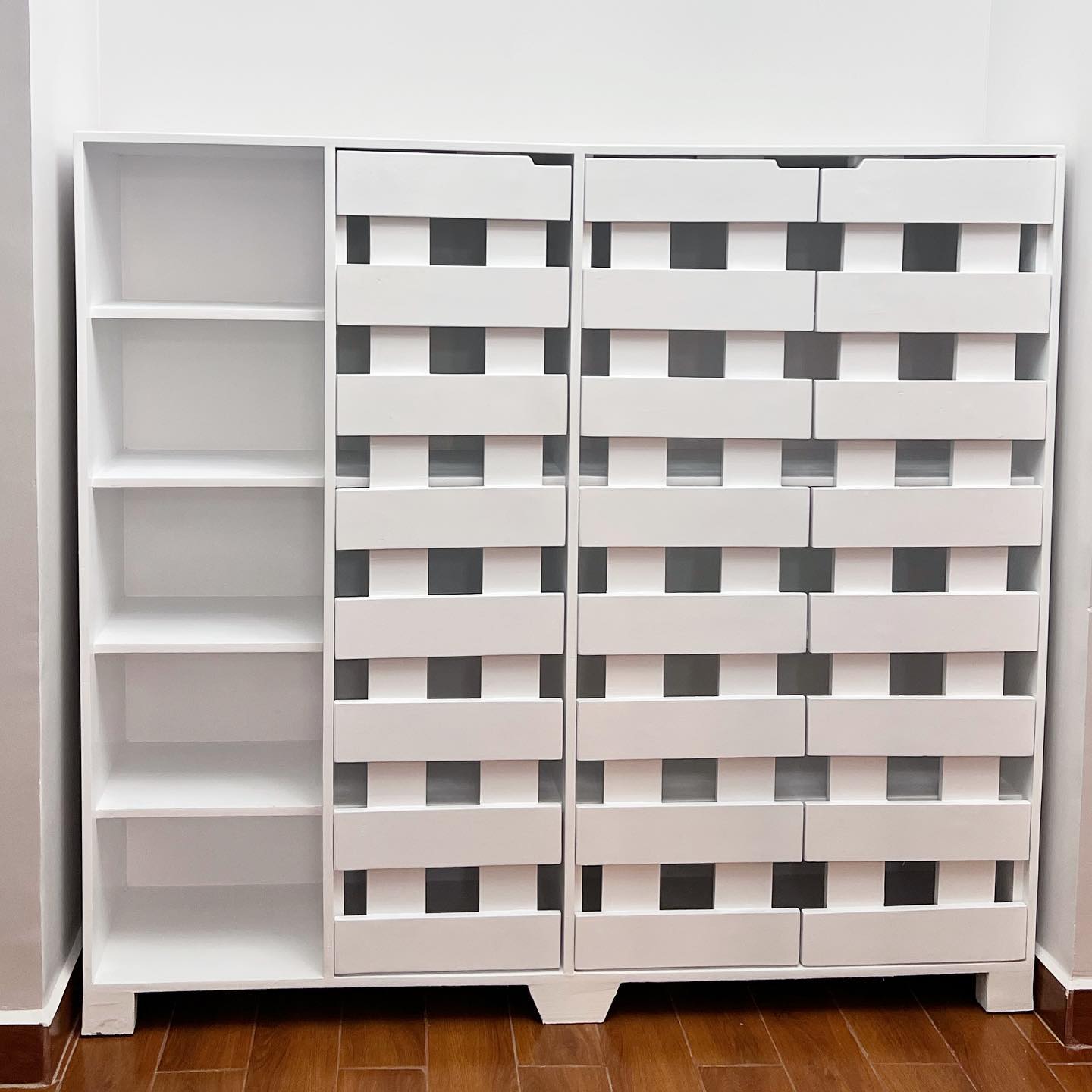 Best Choice Furniture - 749 Large Closed Closet System with Shoe rack.