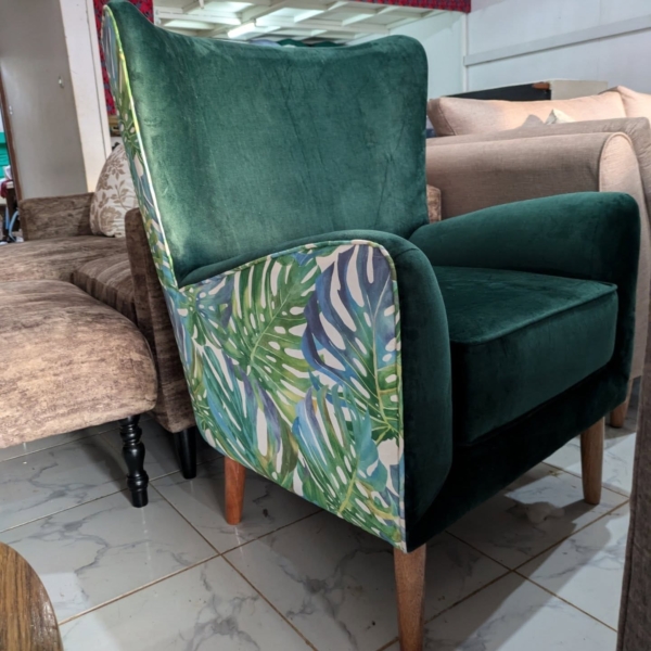 Antiques accent chair/wing chair