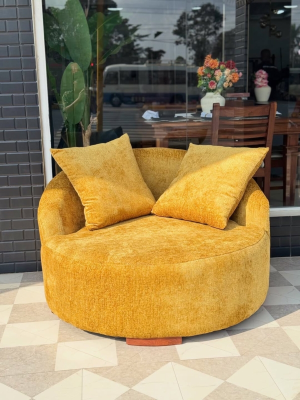 Modern accent chair/curved C-Chair