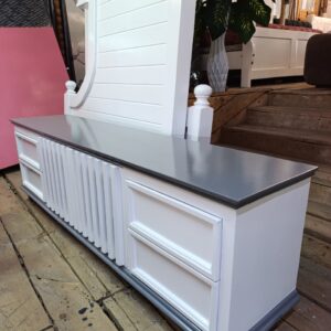 Modern TV stand cabinet with storage units - Elegant Design